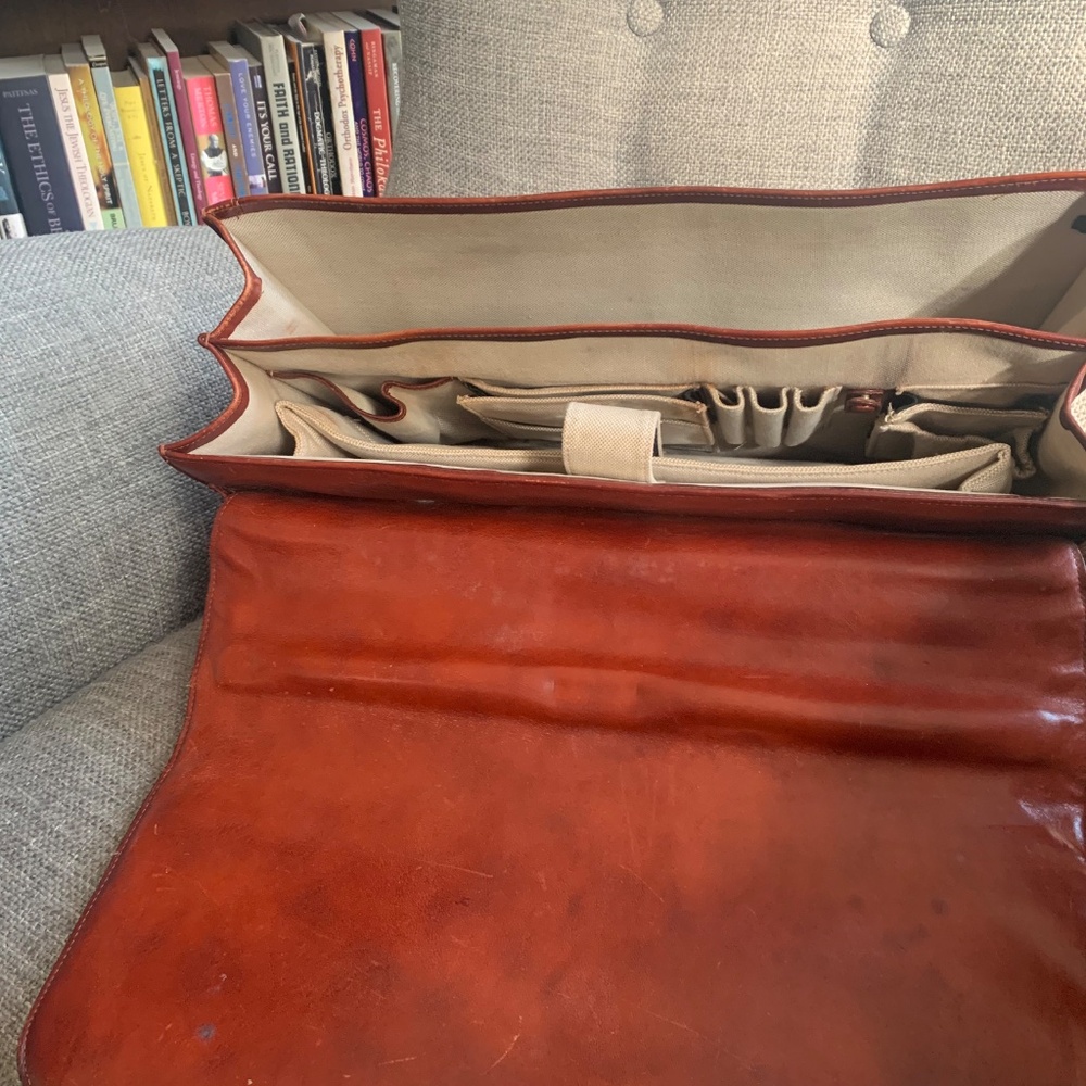Full-grain vegetable-tanned leather briefcase - made in Italy - Bosca - Picture 4 of 12